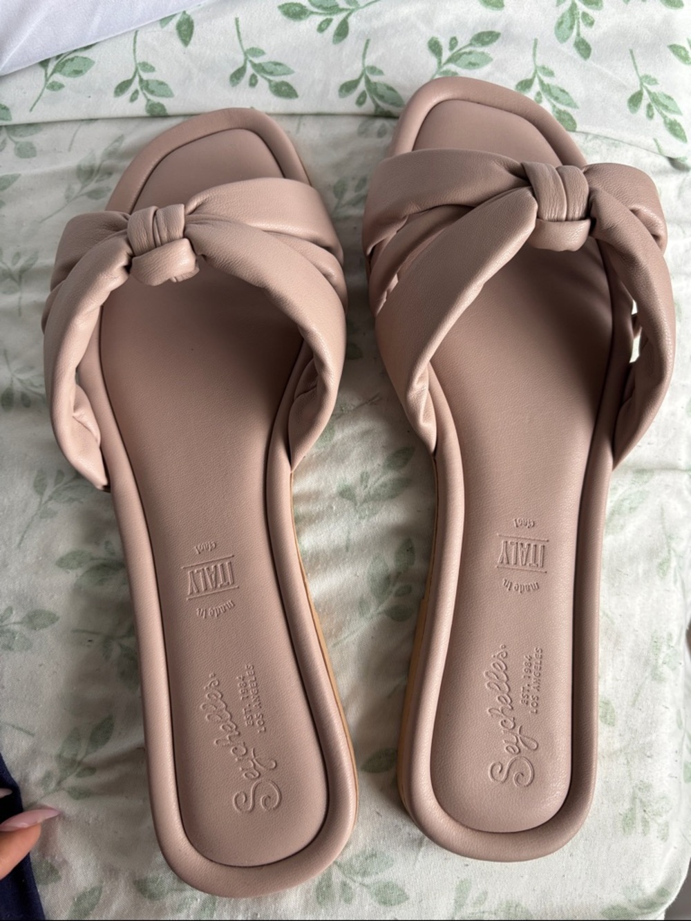 NWOB Seychelles Soft Knot Slide Sandals in Tan